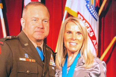 Mary “Lynn” Schnurr received her award for acceptance into the Military Intelligence Hall of Fame from Major General Tony Hale.
